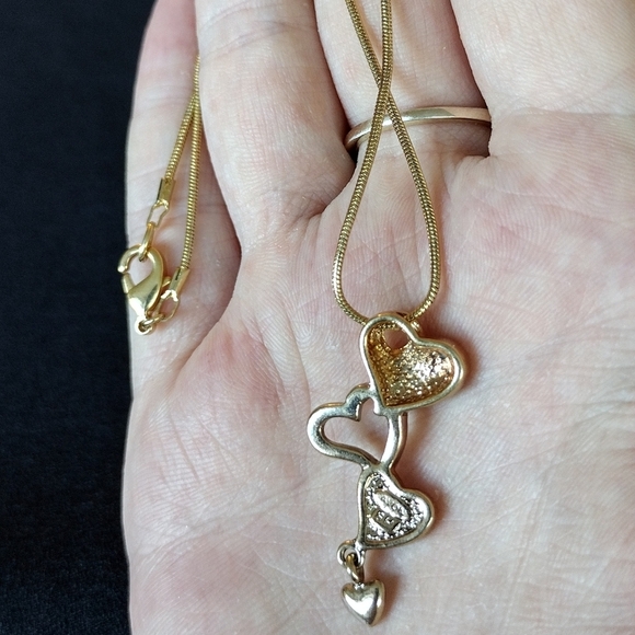 Vintage Avon Gold And Rhinestone Heart Pendant Necklace - Picture 3 of 7